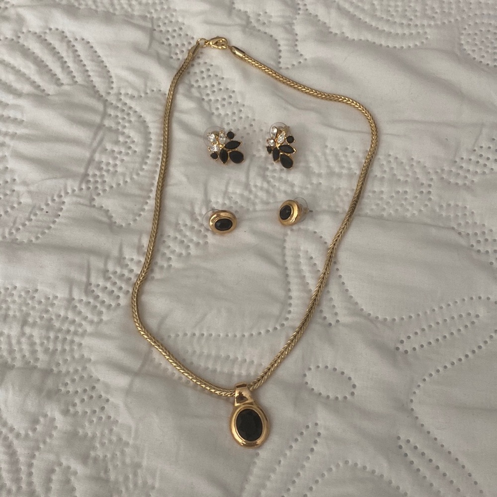Necklace and 2 sets of earrings